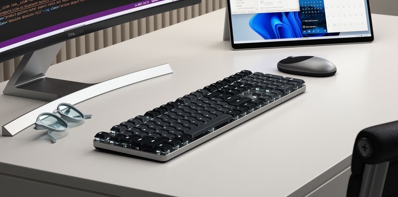 Satechi’s SM3 Slim Mechanical Backlit Bluetooth Keyboard