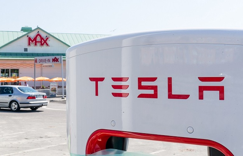 tesla-supercharger