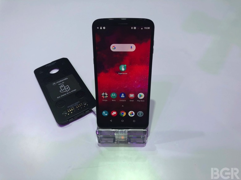 motorola-5g-moto-mod-hands-on-3