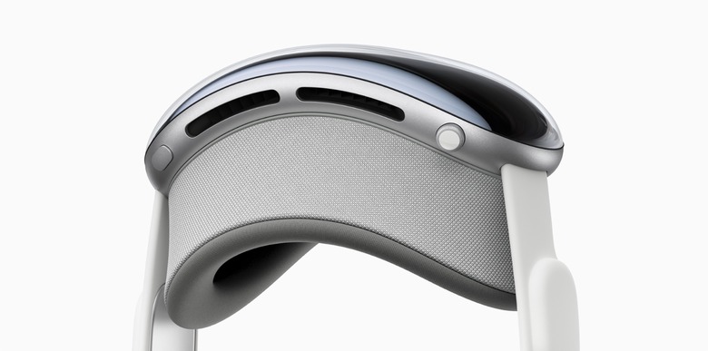 The Light Seal attached magnetically to the Vision Pro's aluminum frame.