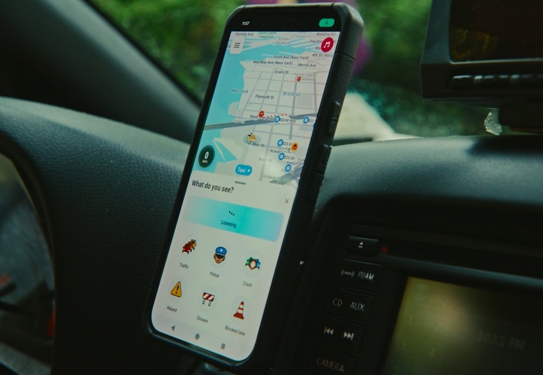 Gemini AI listening to a driver describing an incident report in Waze.