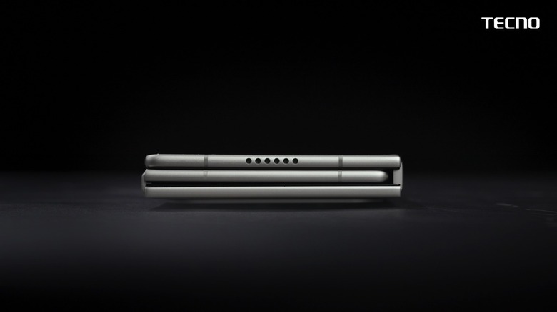 Tecno Phantom Ultimate G Fold: The "G" shape.