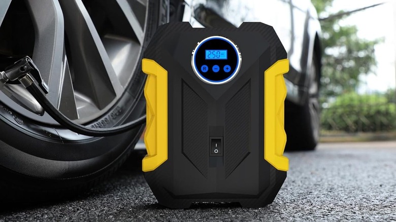Carsun tire inflator in use