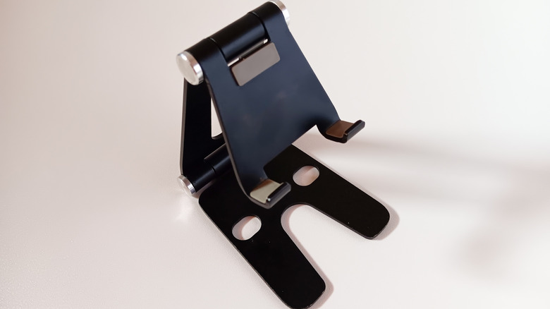 Adjustable black mobile/tablet holder