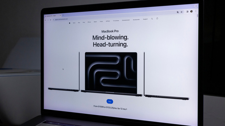 Website of New Apple MacBook Pro with M3 chip (2023) seen in MacBook Pro screen.