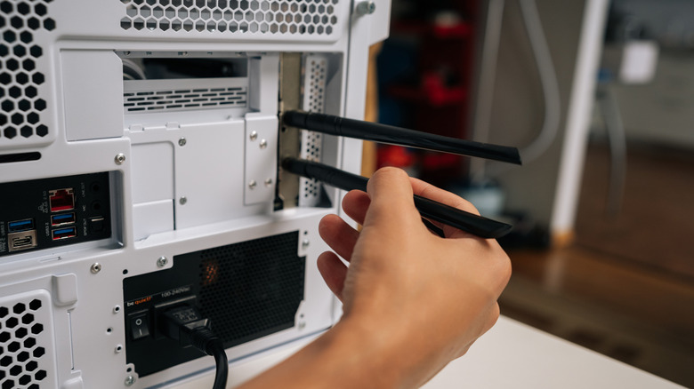 Installing Wi-Fi antennas on the back of a PC