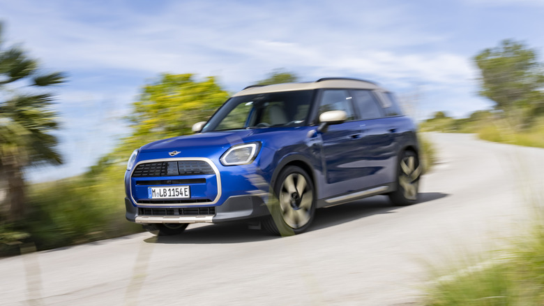 The Mini Countryman Electric zooming down the road