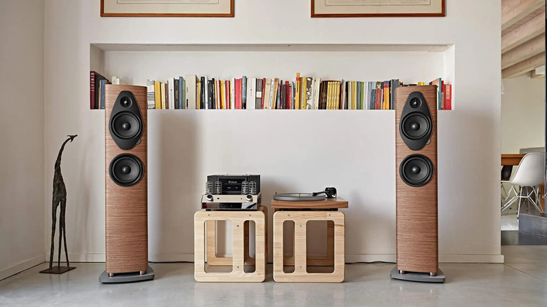 Sonus Faber floor standing speakers with a hi-fi turntable setup