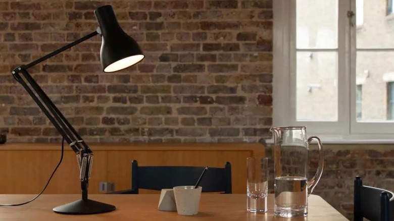 The Anglepoise Type 75 Desk Lamp sat on an office desk.