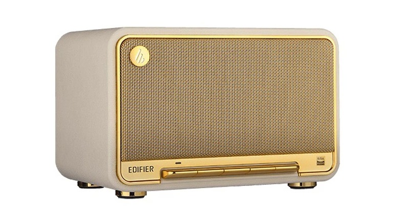 The Edifier D32 retro Bluetooth speaker on a white background.