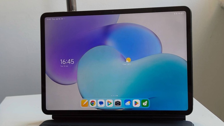 The home screen of an Android tablet, showing the Clock widget.