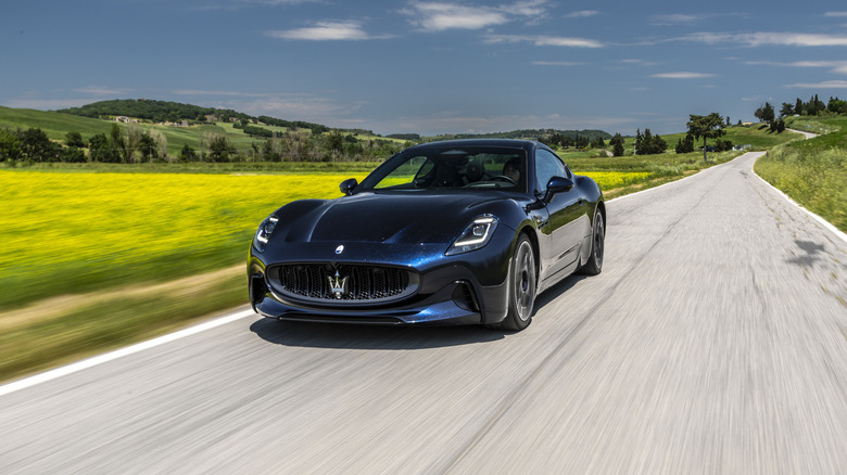 The Maserati GranTurismo Folgore driving through the countryside