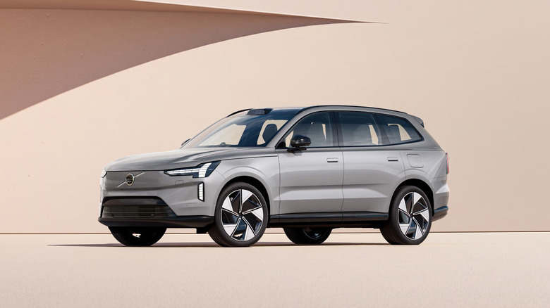 A professional photo of the Volvo EX90