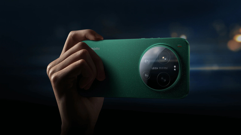 A person's hand is holding the Xiaomi 17 Ultra to take a photo