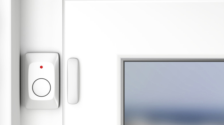 Magnetic alarm sensor on window