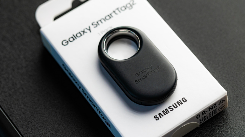 Galaxy smartag 2 on top of a white box