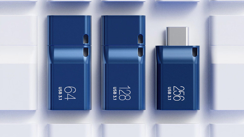 3 different capacity Samsung usb-c flash drives next to each other