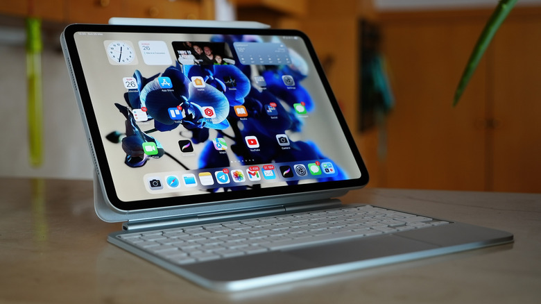 Apple M4 iPad Pro 11-inch model with new Pencil Pro and Magic Keyboard