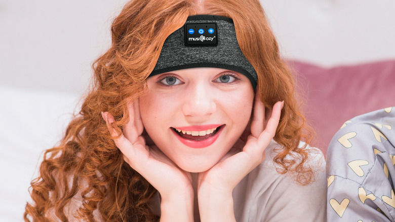 Girl wearing musicozy headband