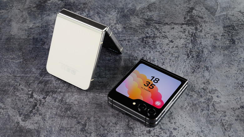 Samsung Galaxy Z Flip5 on display
