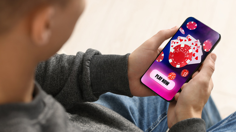 Playing poker on a smartphone