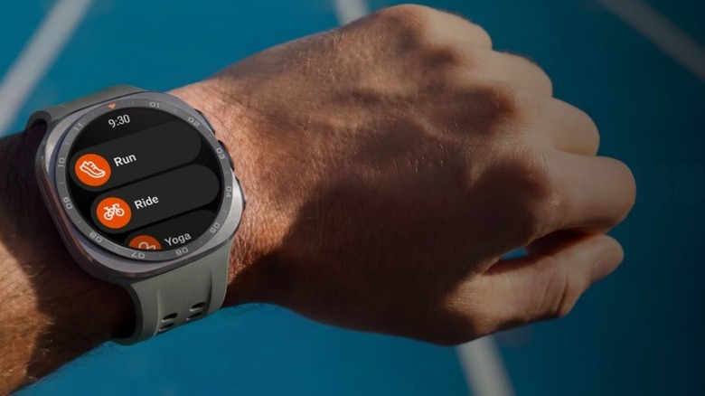 A person wearing a Samsung Galaxy Watch Ultra 2 with the Strava app open.