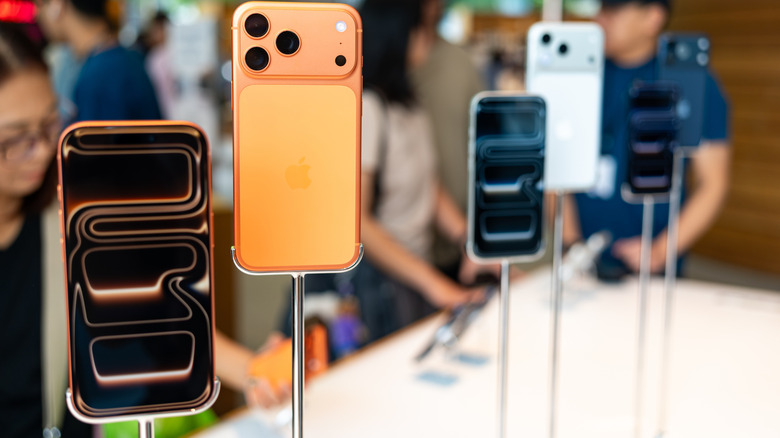 iPhone 17 series phones on display in a shop