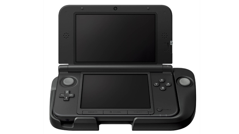 The Nintendo 3DS with the Circle Pad Pro attached to it on a white background