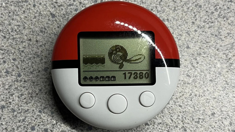 A Poliwag on a Pokewalker pedometer