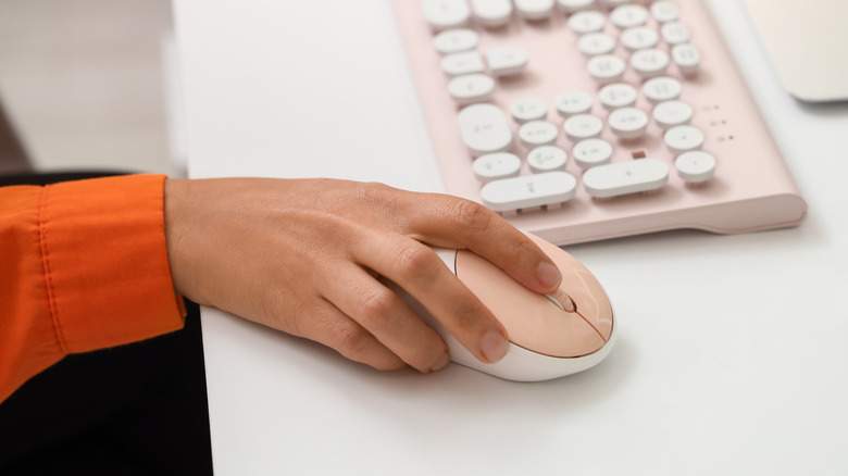 Finger over mouse's middle button