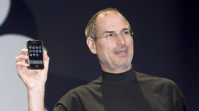 Steve Jobs showing the iPhone in 2007 for the first time