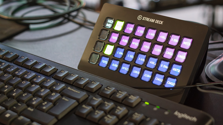 An Elgato Stream deck with numerous LCD next to a computer keyboard.