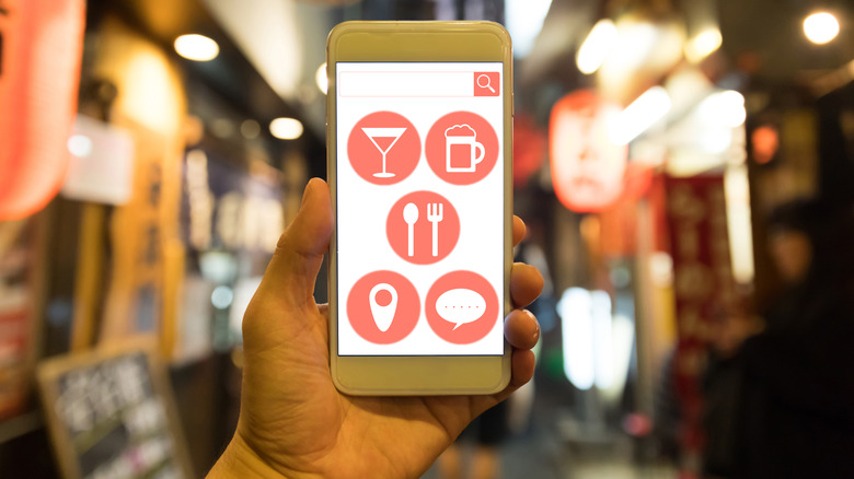 restaurant-guide-on-phone