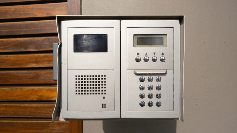 woman-screaming-from-kitchen