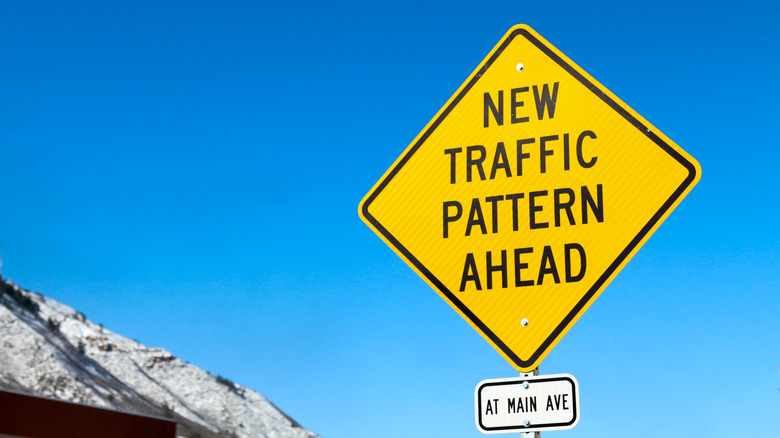 traffic-pattern-ahead-sign