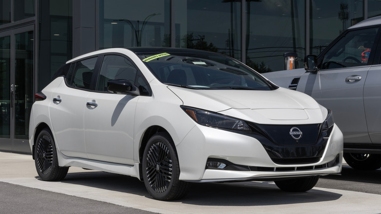 2025 Nissan Leaf in white displayed at a dealership.