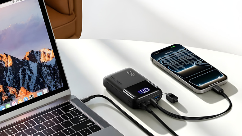The Iniu power bank charging a MacBook and an iPhone simultaneously.