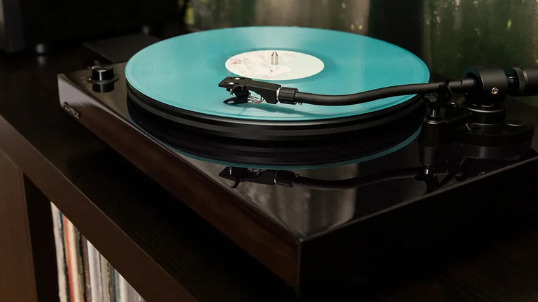 The Fluance RT82 playing a blue record