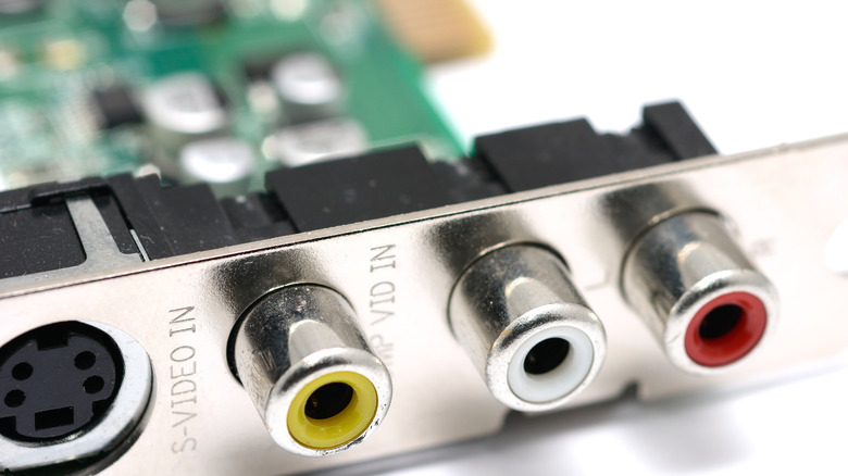 Output connectors of a tv tuner card