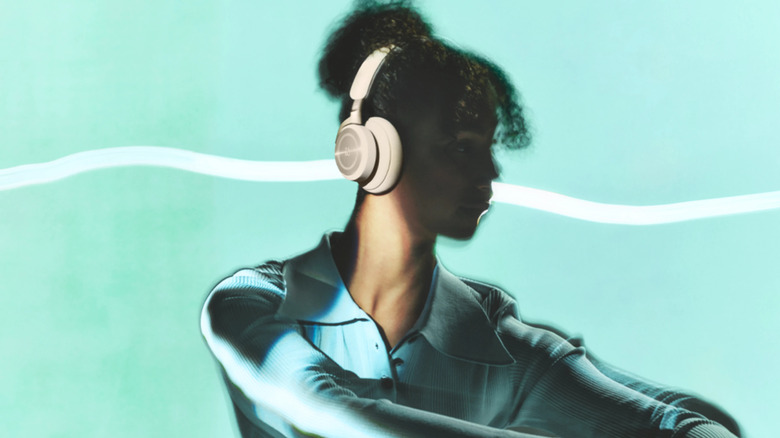 A woman wearing the Bang & Olufsen Beoplay HX