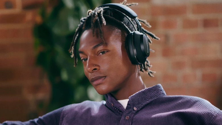 A man wearing the Bowers & Wilkins Px7 S2.