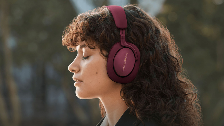 A lady wearing the Bowers & Wilkins Px7 S2e headphones