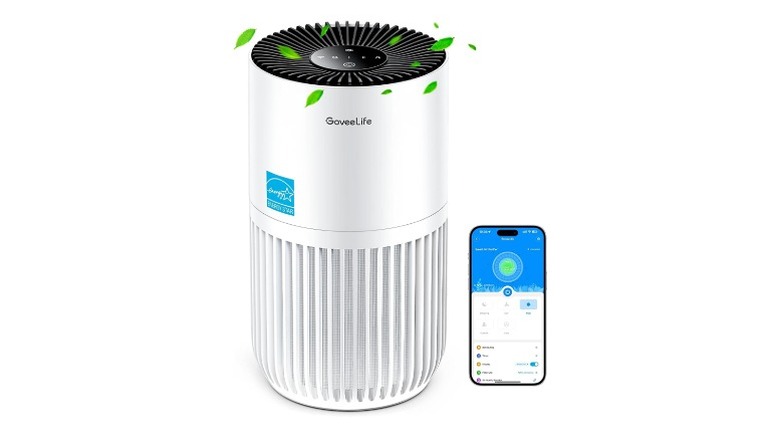 Air purifier device and smartphone