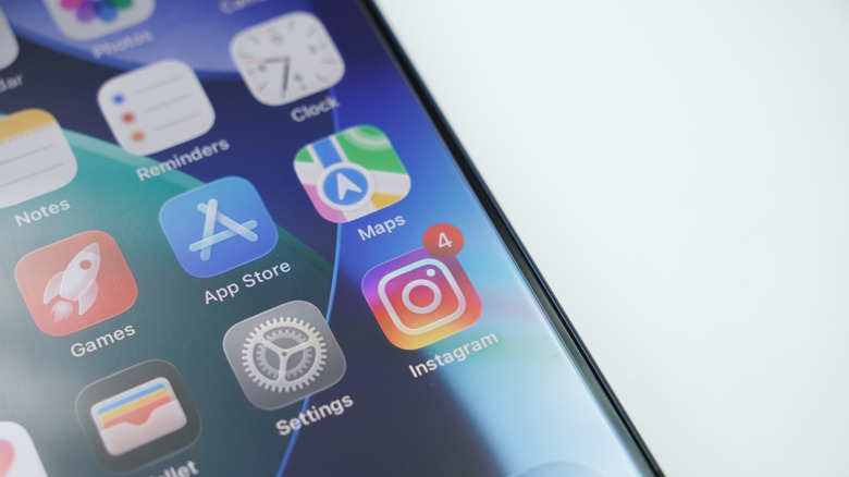 Apps on one side of an iPhone homescreen