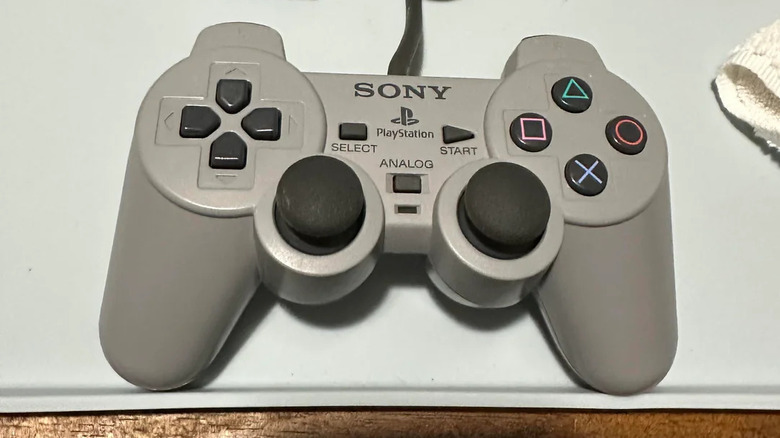 A picture of a PS1 DualShock controller