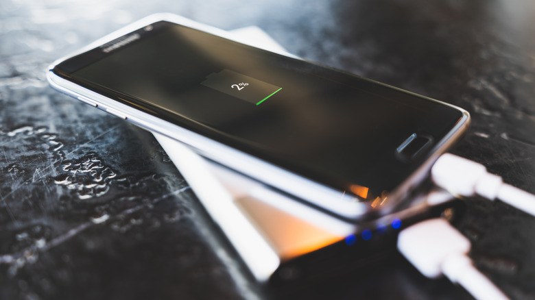 Samsung Galaxy S7 Edge charging via power bank