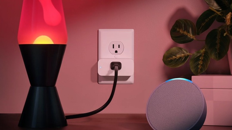 Lamp connected to an Amazon Smart Plug with an Echo Spot placed on the side