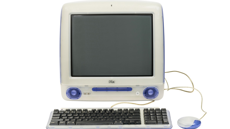 Apple iMac G3 desktop computer with a keybpard and