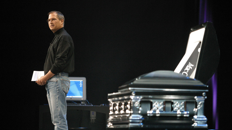 Steve Jobs holds funeral for Mac OS 9
