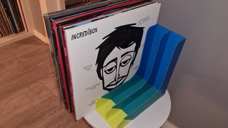 3D-printed vinyl record holder next to vinyl records